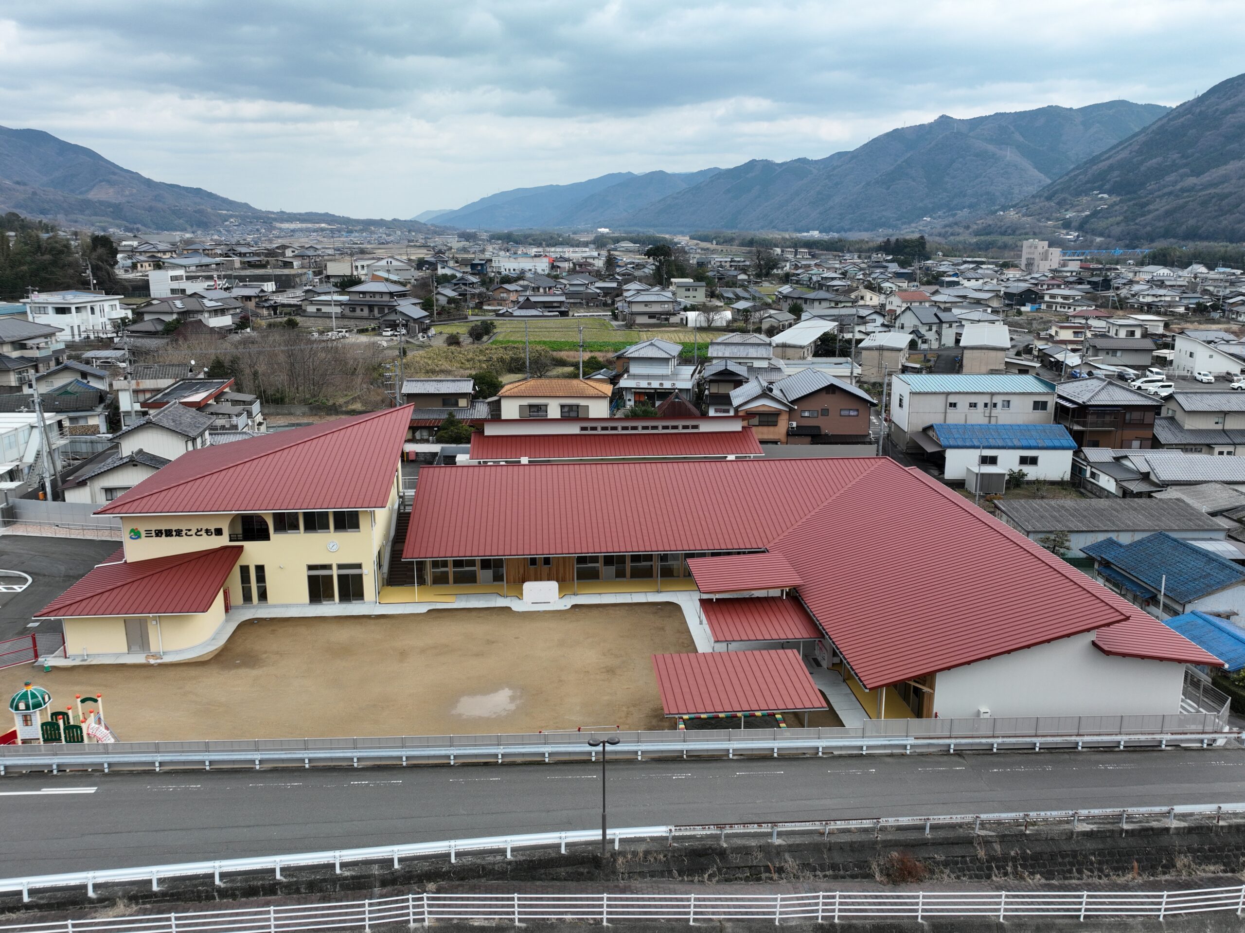 三野認定こども園が完成しました。スライド03