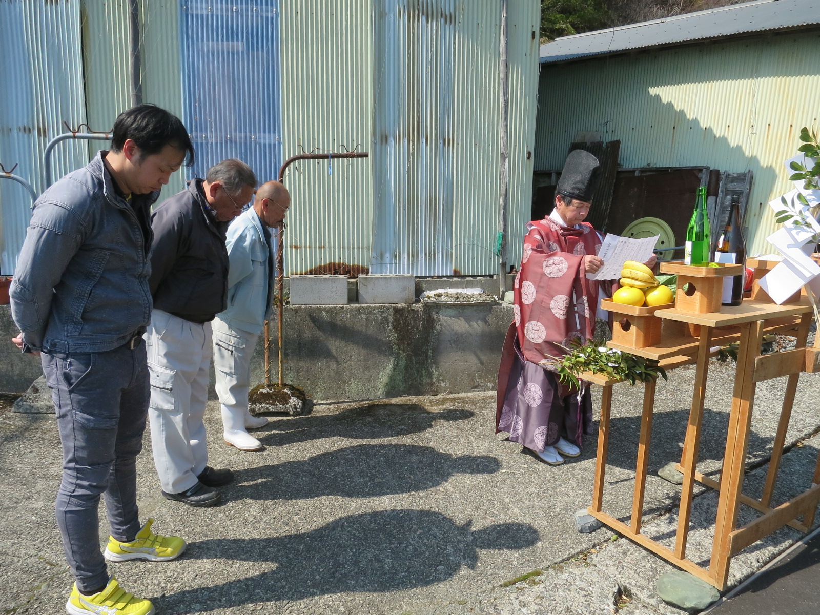 西峰作業所にて安全祈願祭を実施しました。スライド01