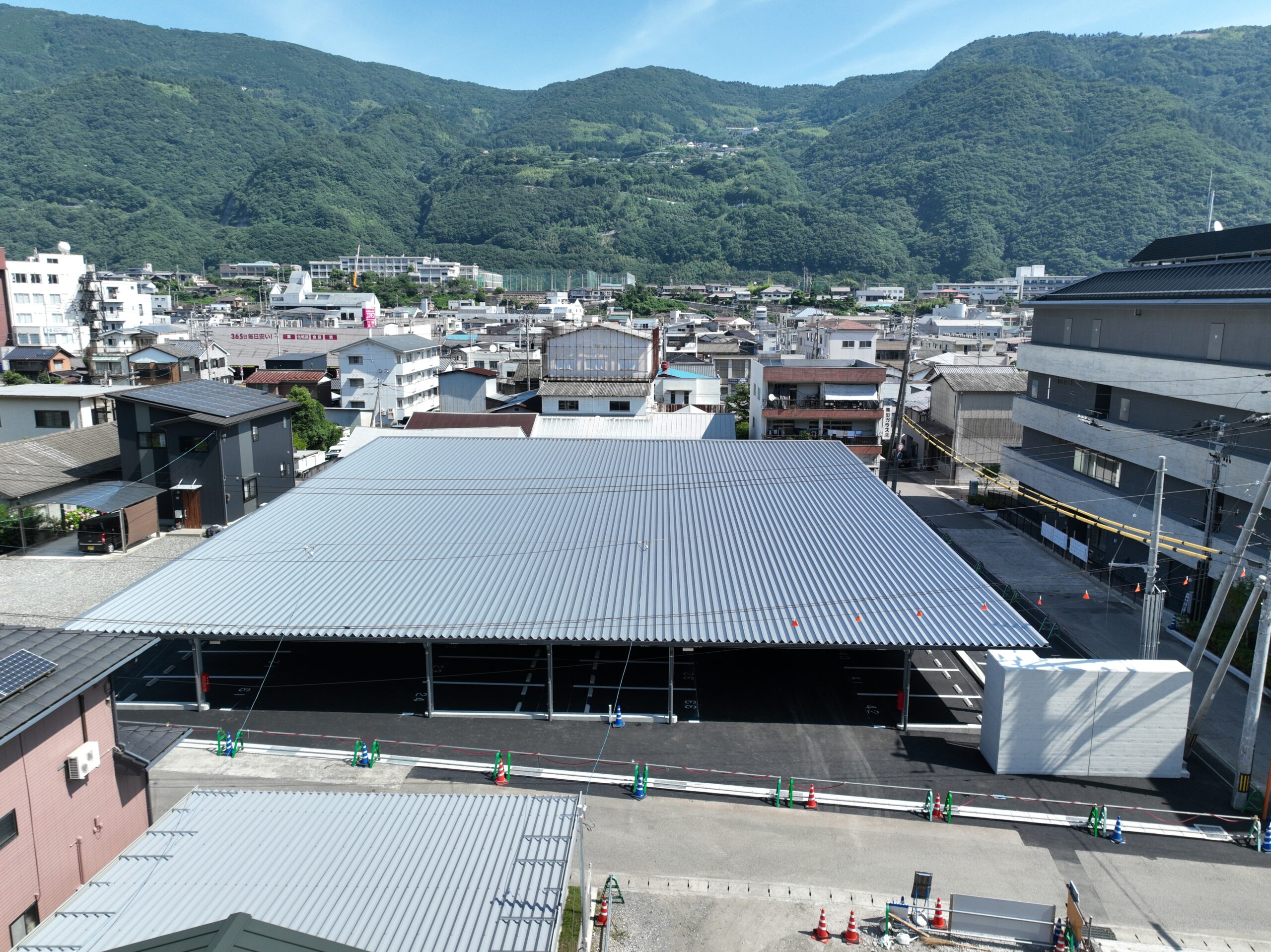 三好市役所西側駐車場が完成しました。スライド02