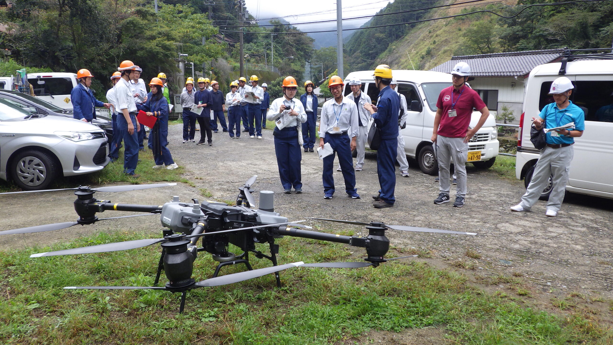 資材運搬工法の現場見学会を実施しました。スライド01