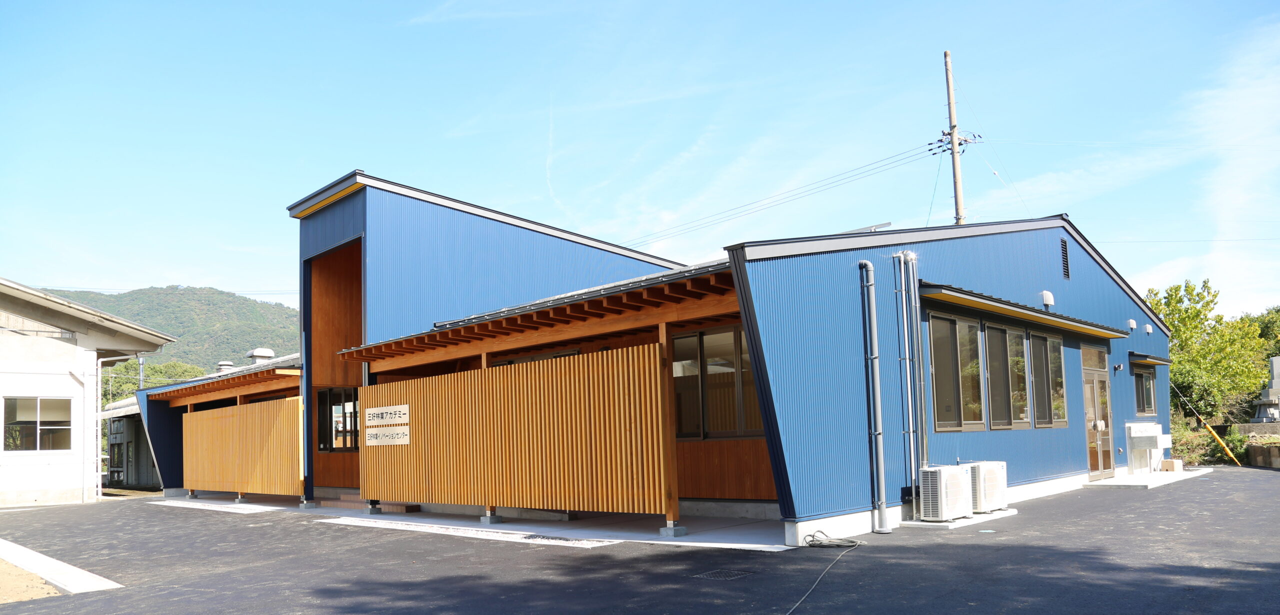三好林業アカデミー新校舎が完成しました。スライド03