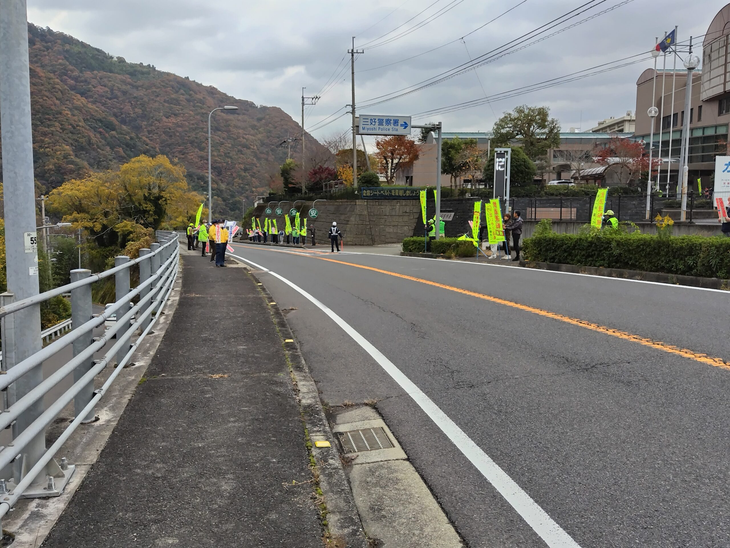 年末年始の交通安全キャンペーンに参加しました。スライド01