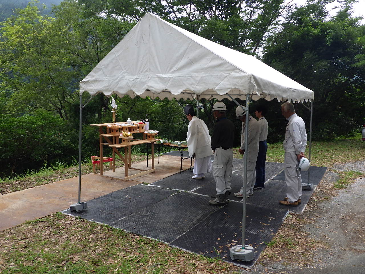 早明浦ダム作業所にて安全祈願祭を実施しました。スライド02